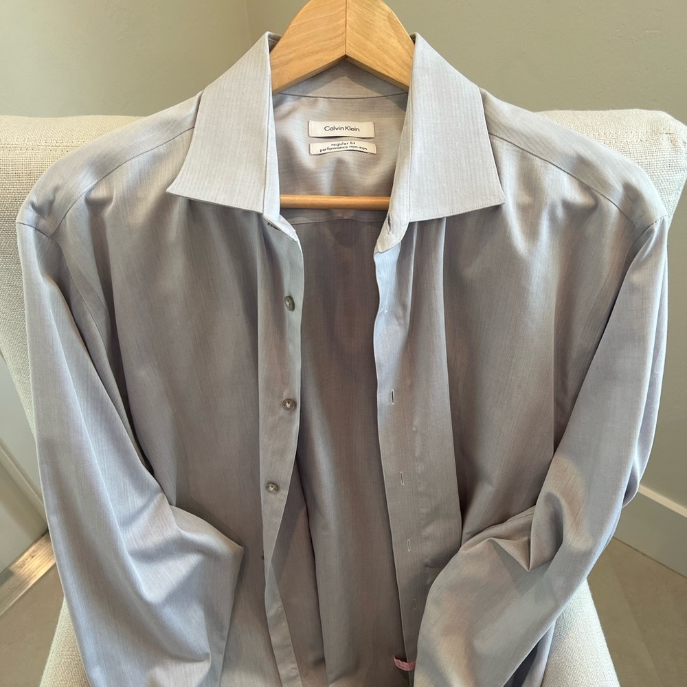 CALVIN KLEIN REGULAR FIT CASUAL DRESS SHIRT. NECK 17 SLEEVE LENGTH 34/35